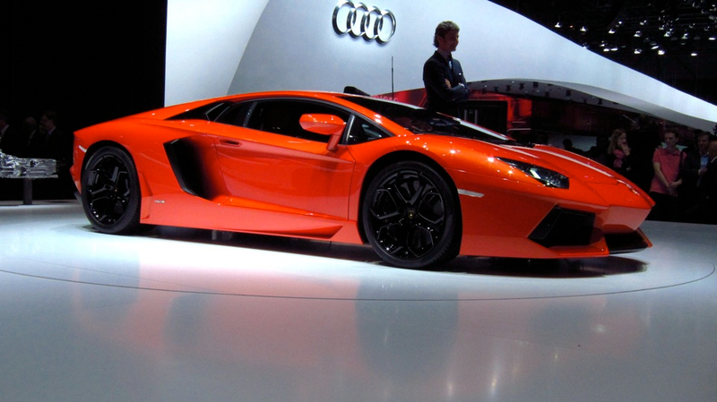 Illustration for article titled Lamborghini Aventador, live and in the orange metallic flesh